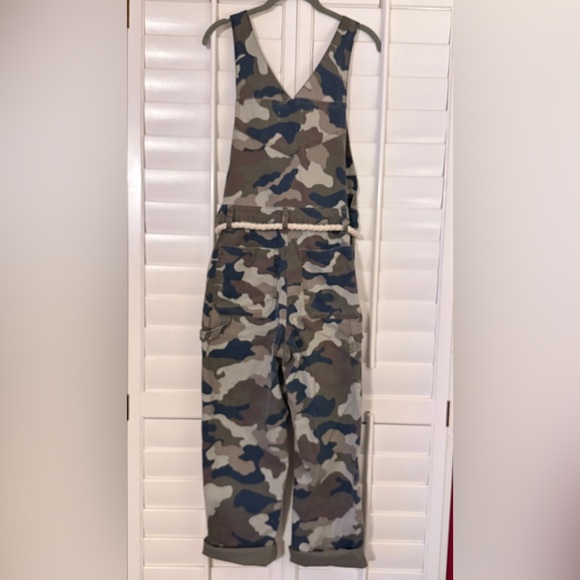 Anthropologie Carter Utility Dungarees
Camo Overalls with‎ Rope Detail - Picture 5 of 6